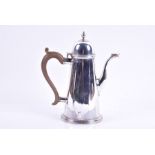 A George III style silver coffee pot  London, 1985, John Charles Lowe, of tapering form. 26