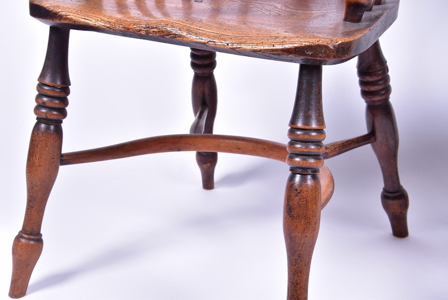 A near pair of 19th century elm and ash Windsor armchairs each with pierced vase splatbacks and - Image 2 of 7