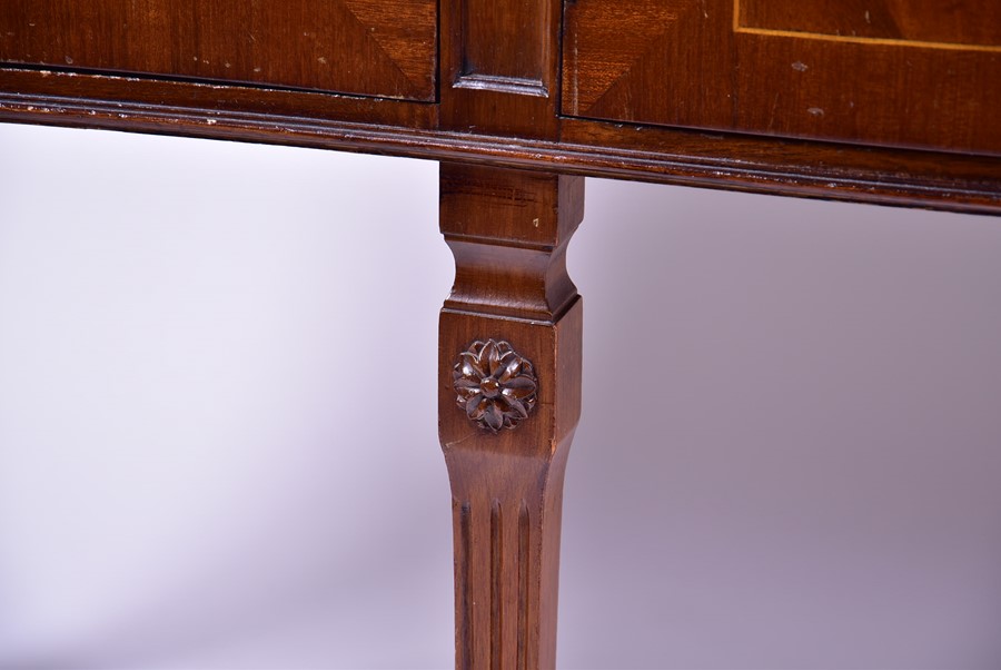 An Adam style marble top sideboard of serpentine form with reeded frieze designed with central urn - Image 5 of 6