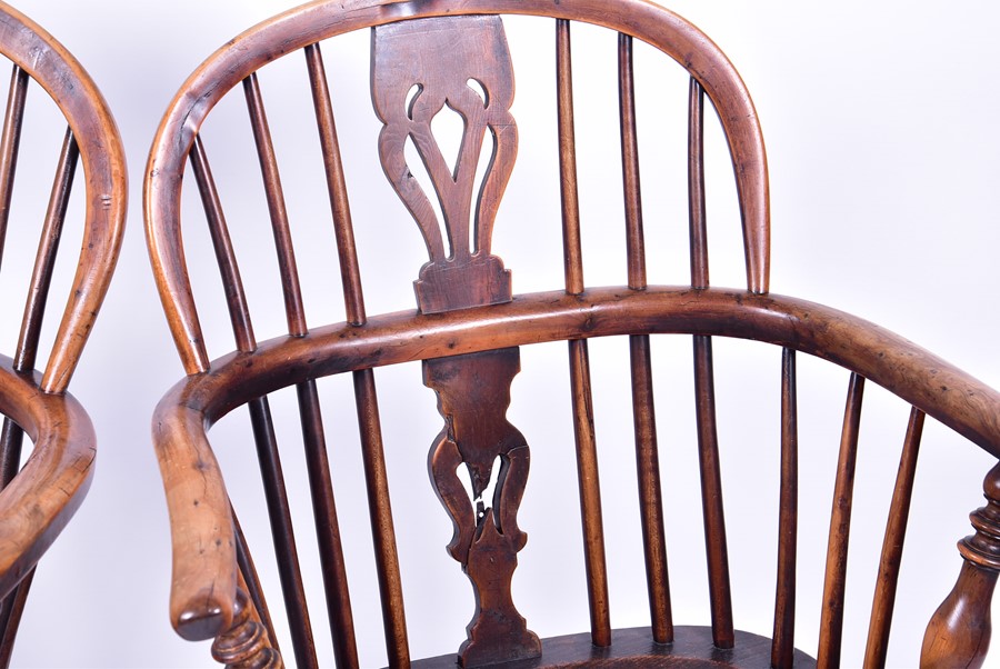 A near pair of 19th century elm and ash Windsor armchairs each with pierced vase splatbacks and - Image 6 of 7