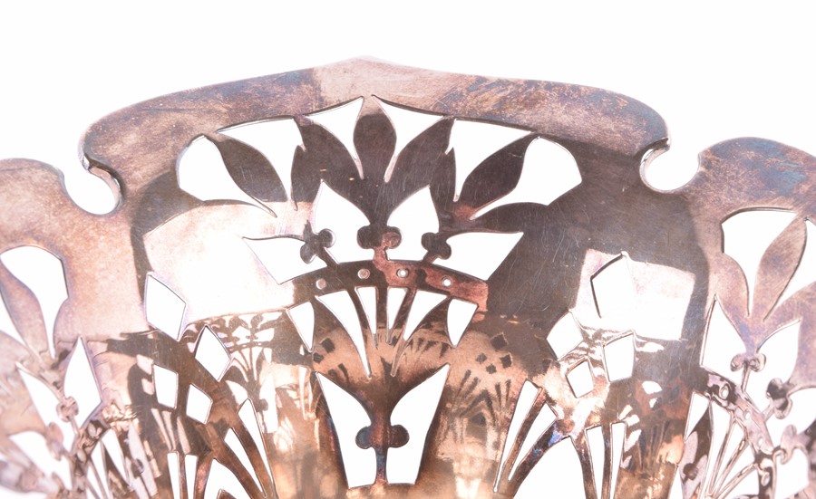 A German Art Nouveau silver vase stamped 800, the fluted neck pierced with floral patterns in the - Image 5 of 5