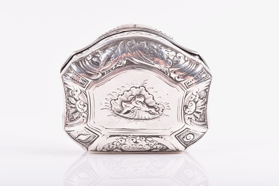 An Edwardian silver cigarette case Chester 1903, by William Neale, of curved form with carry chain - Image 8 of 13