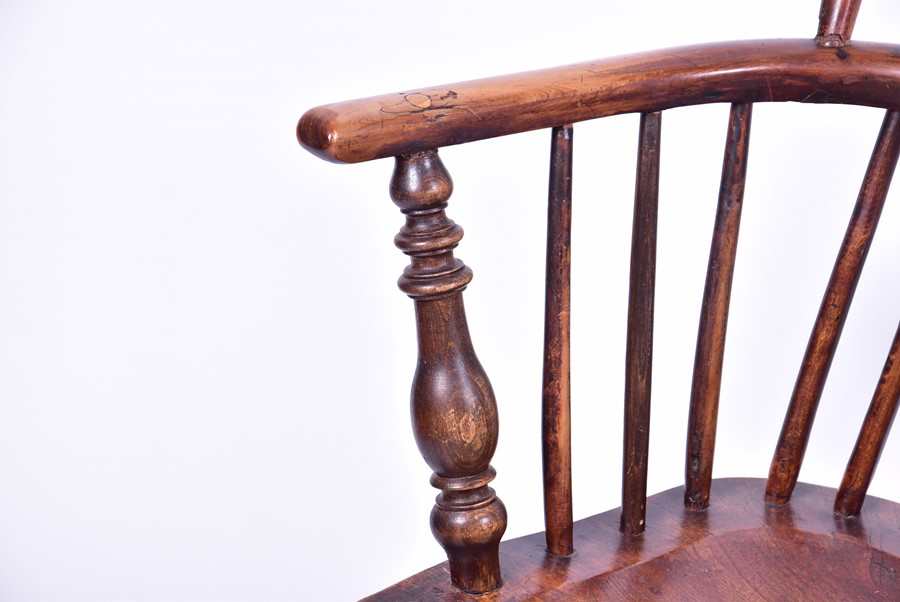 Two graduated 19th century elm and ash Windsor armchairs each with pierced vase splatbacks and - Image 7 of 8