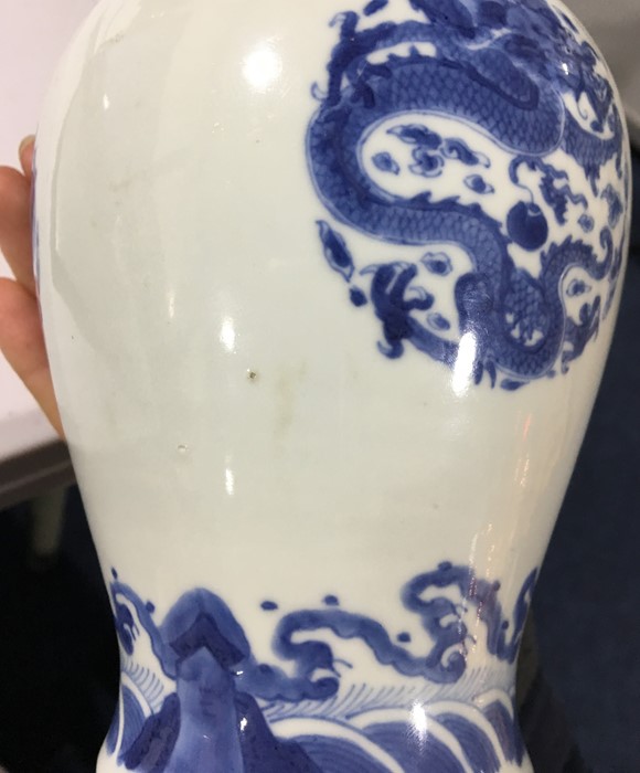 A Chinese Kangxi period blue and white baluster jar the body decorated with three roundels depicting - Image 7 of 7