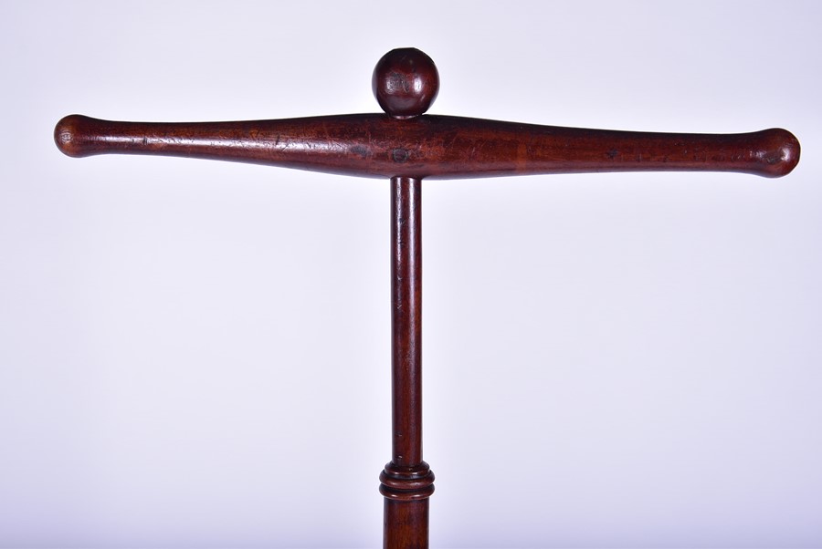 A late 19th century wrought iron telescopic Arts and Crafts lamp standard with applied metal - Image 9 of 14