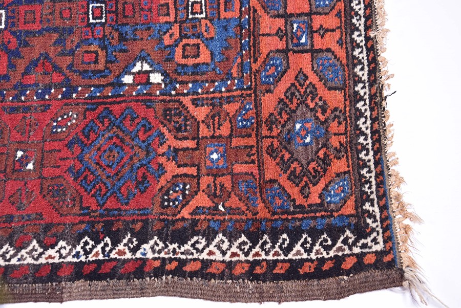 A late 19th/early 20th century Caucasian rug probably Daghestan in style, designed with madder red - Image 4 of 4