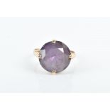 A yellow metal and synthetic corundum ring in the style of Alexandrite, set with a round cut