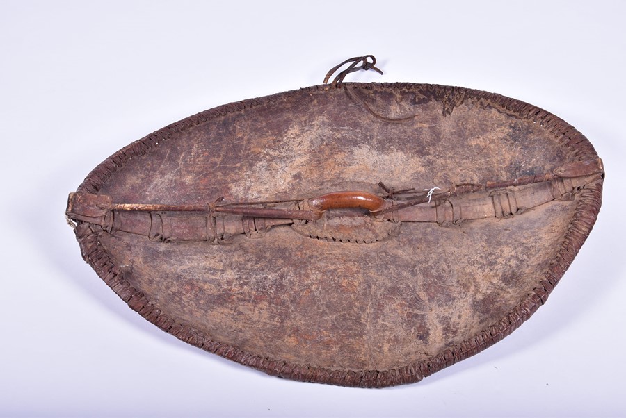An early 20th century African leather shield of oval form with painted decoration, 79 cm x 58 cm. - Image 6 of 8