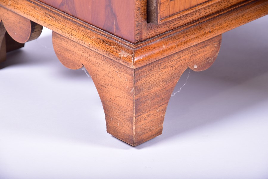 A near pair of reproduction yew wood beside chests with four drawers, on bracket feet, 73 cm x 44 cm - Image 6 of 8