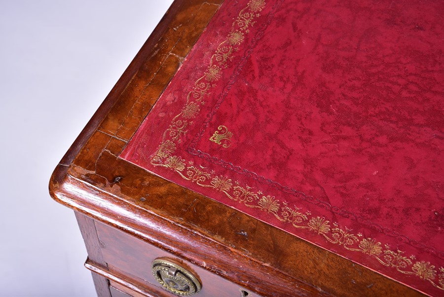 A Victorian figured walnut small pedestal desk the inset red leather top over three frieze drawers - Image 3 of 4