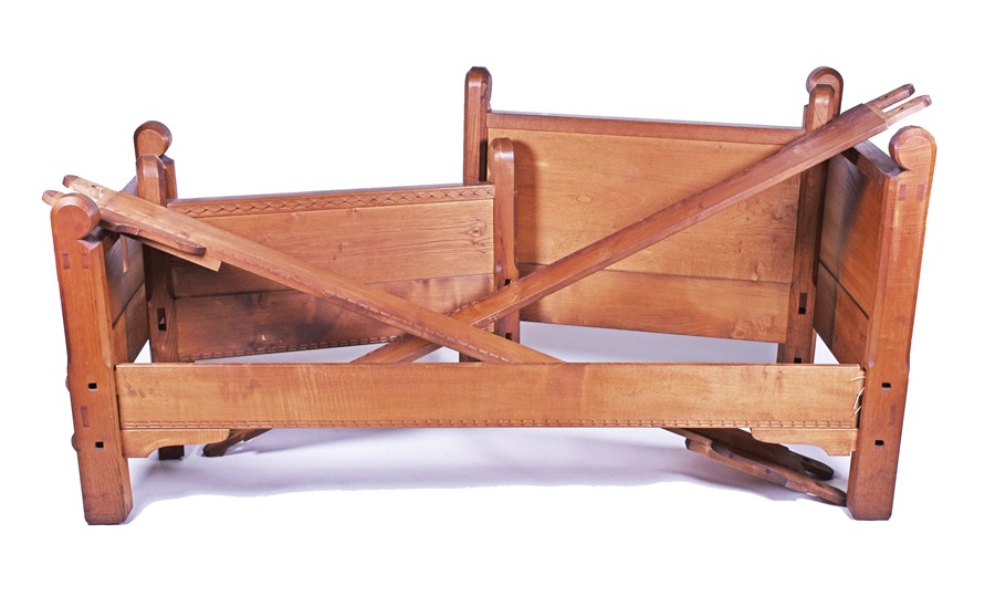 A rare pair of Arts & Crafts style chestnut single bed frames by Stanley Webb Davies  the headboards - Image 8 of 9