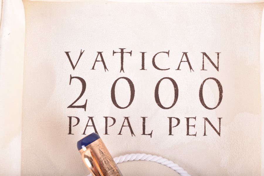 A Montegrappa Vatican 2000 Papal Pen in 18ct yellow gold Johannes Paulus II 1978-2005, the cap and - Image 2 of 17