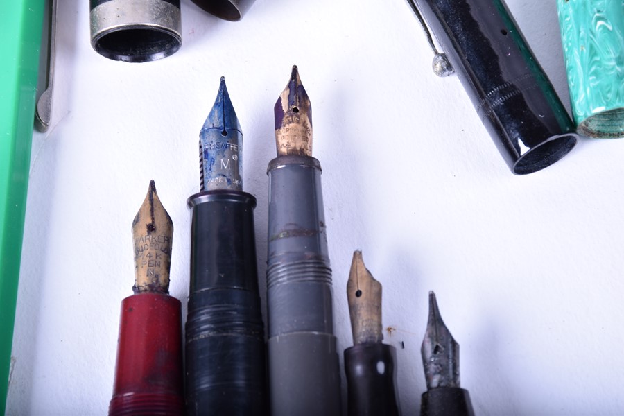 A collection of vintage/antique fountain pens and pencils to include various bakelite and silver - Image 8 of 8