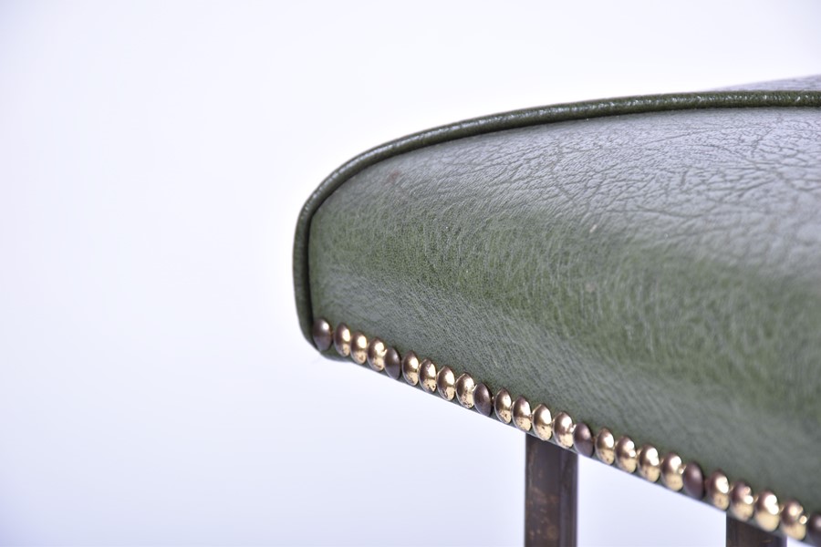 A pair of 20th century brass and leather club fenders the brass rails surmounted with over-stuffed - Image 4 of 6