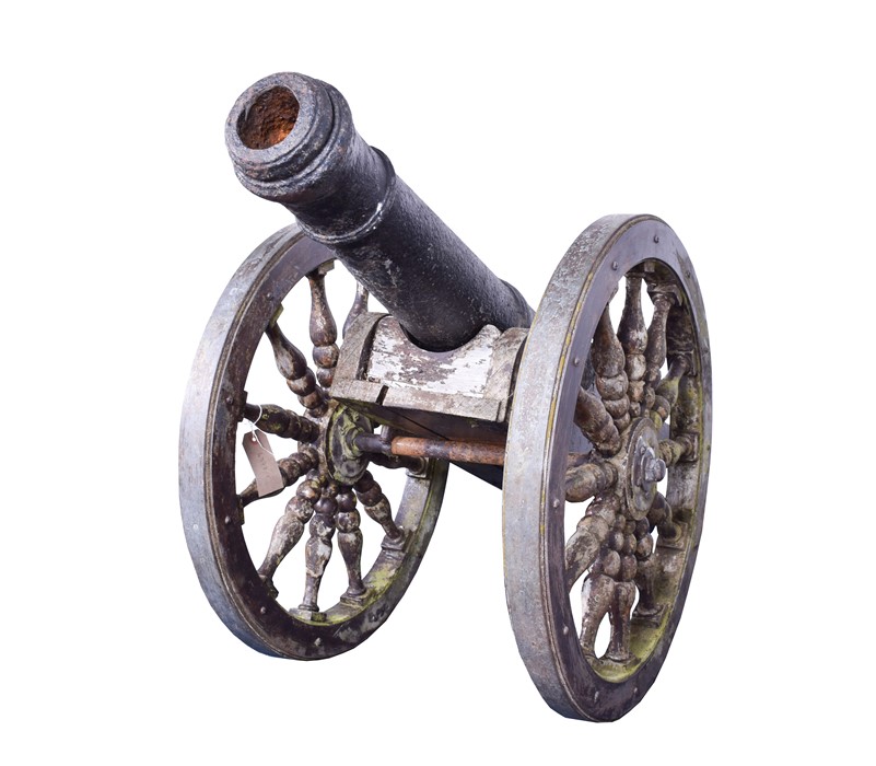 A 19th century cast iron cannon on a gun carriage the cast iron cannon body measuring 116 cm long - Image 4 of 4