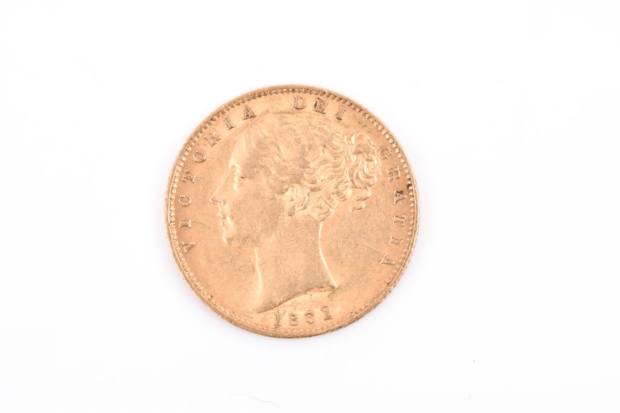A Queen Victoria Young Head sovereign with shield back, dated 1861. - Image 2 of 2