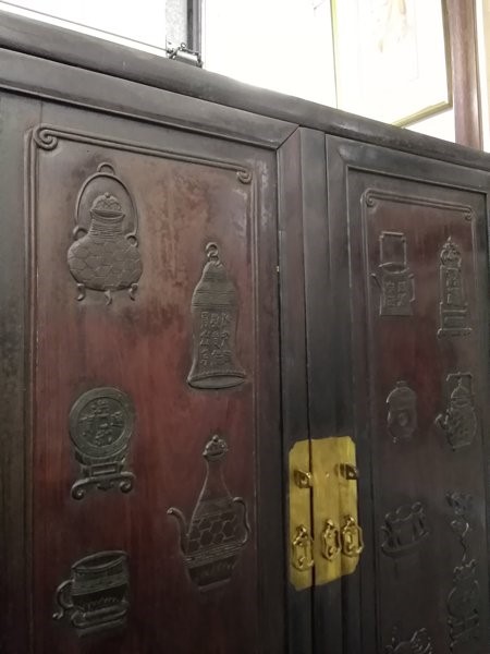 A pair of early 20th century Chinese hardwood cabinets with brass mounts, the panelled doors with - Image 18 of 18