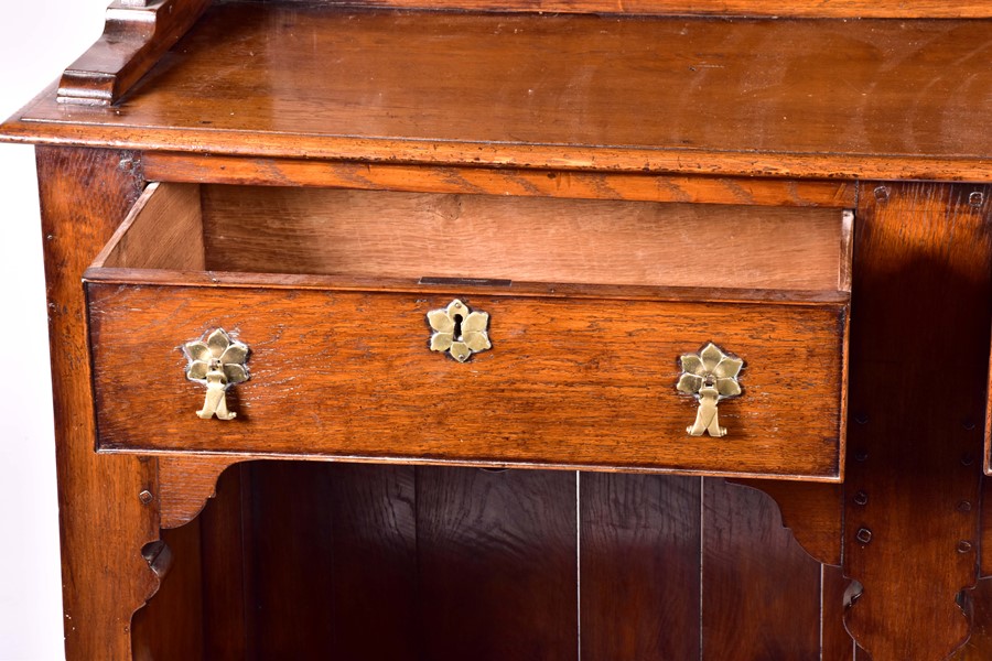 A large 18th century style oak dresser the top with three shelves, on a base with two drawers and - Image 4 of 9