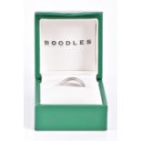 Boodles. A gentleman's platinum wedding band bearing makers mark for Boodles & Dunthorne to interior