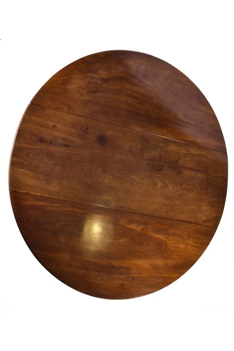 A George III oak drop leaf table on four cabriole legs with hoof feet, 138 cm wide x 70 cm high. - Image 4 of 4