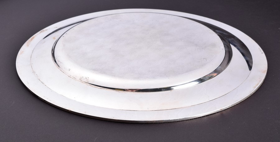 A 20th century Italian silver platter by Faccioli, Milan, of circular form, the borders decorated - Image 4 of 4