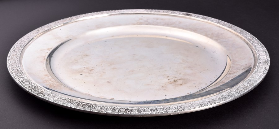 A 20th century Italian silver platter by Faccioli, Milan, of circular form, the borders decorated - Image 3 of 4