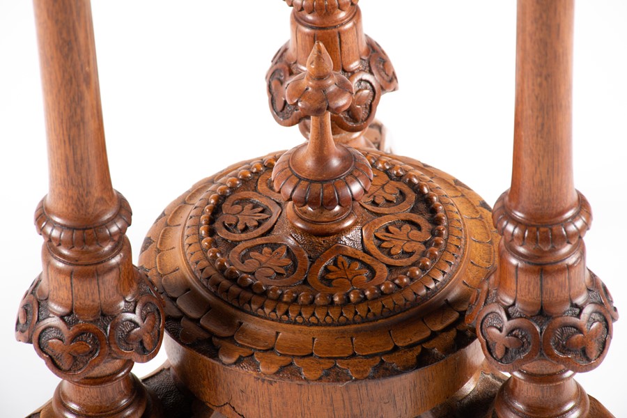 An early 19th century English specimen wood occasional table of circular form with inlaid - Image 4 of 8