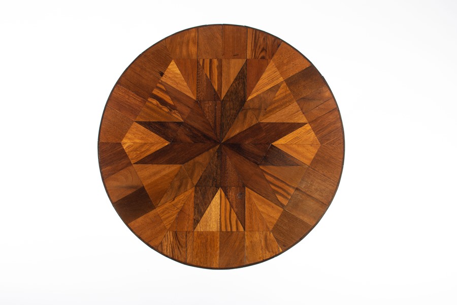 An early 19th century English specimen wood occasional table of circular form with inlaid - Image 3 of 8