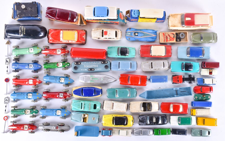 A mixed group of mid-20th century and later diecast and tinplate model vehicles to include - Image 10 of 18