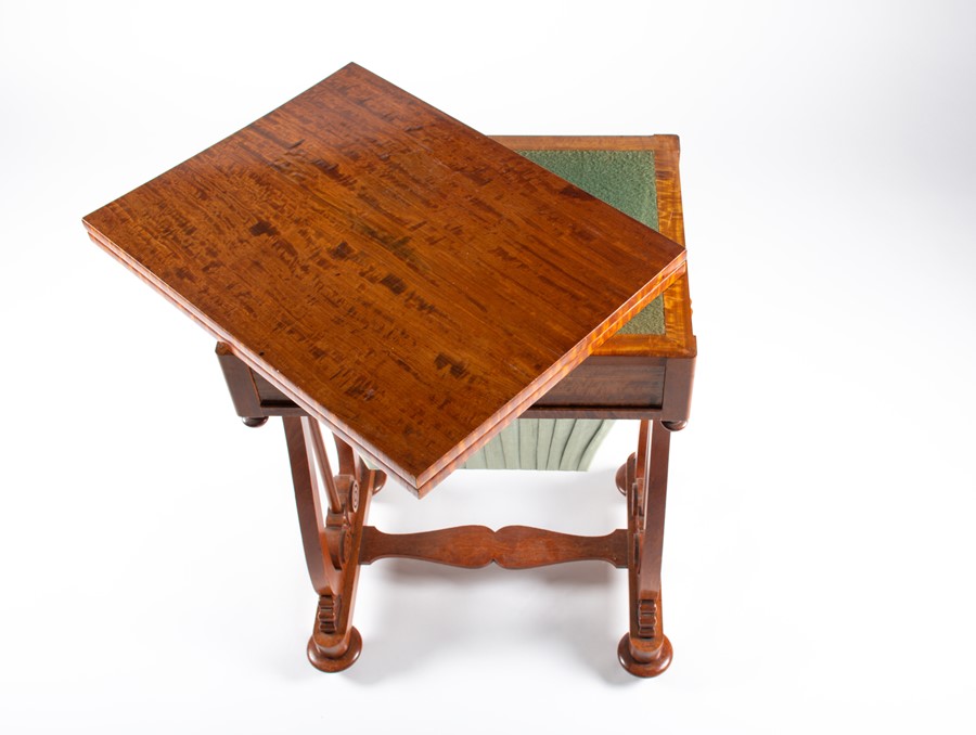 An early 20th century sewing and games table rectangular top section opens to reveal a games table - Image 3 of 14