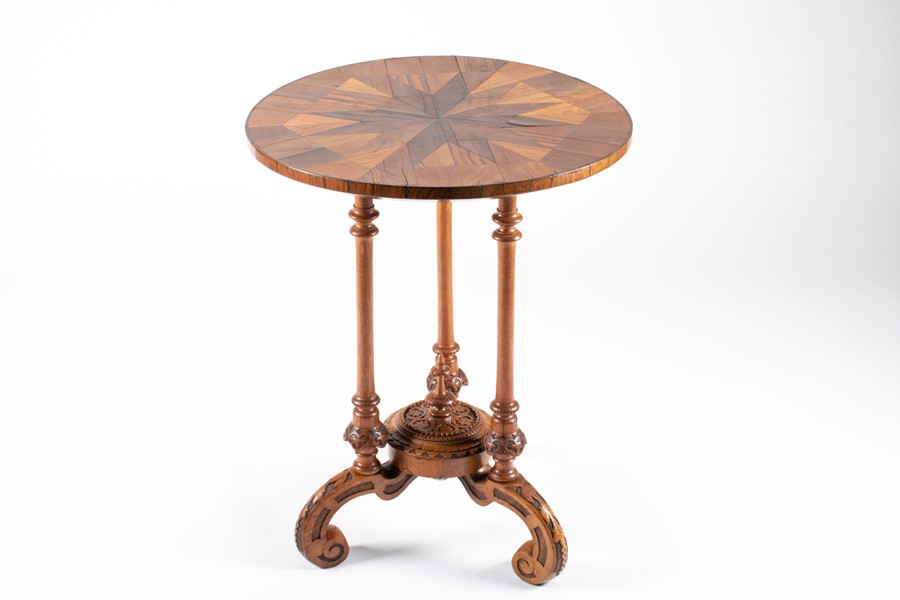 An early 19th century English specimen wood occasional table of circular form with inlaid - Image 6 of 8