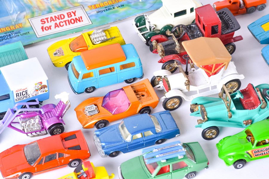 A large quantity of Matchbox diecast model vehicles some boxed, mostly loose cars, and other - Image 4 of 18