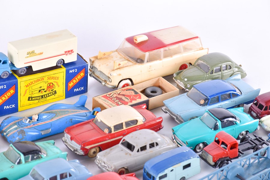 A mixed group of mid-20th century and later diecast and tinplate model vehicles to include - Image 16 of 18