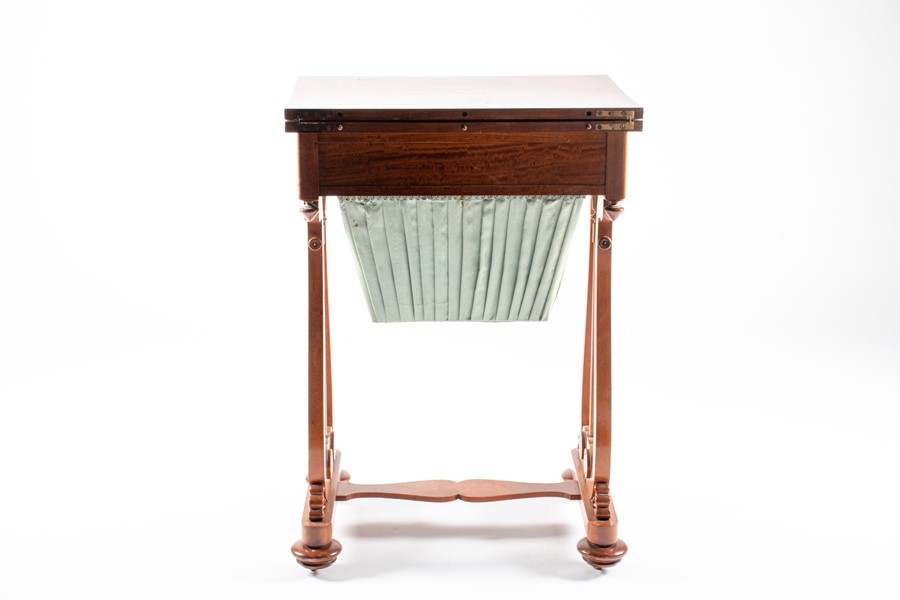 An early 20th century sewing and games table rectangular top section opens to reveal a games table - Image 5 of 14