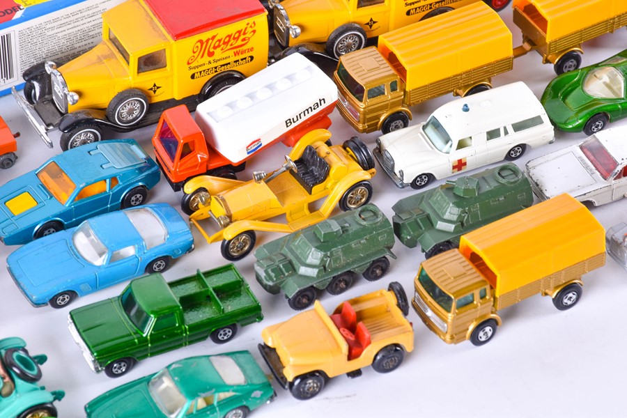 A large quantity of Matchbox diecast model vehicles some boxed, mostly loose cars, and other - Image 3 of 18