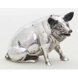 Figürlicher Zahnstocherbehälter in Form eines Schweins.800/000 Silber, ca. 163 g. Klappbarer Kopf
