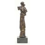 Szymanski, Rolf (1928 Leipzig - Berlin 2013)"Kleine Figur Nr. IV, Ephesus". Braun patinierte Bronze.