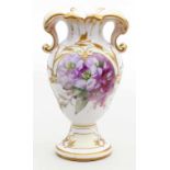 Vase, KPM Berlin.Eiförmiger Korpus, blütenförmig ausschwingende Lippe. Schauseiten je mit floraler