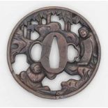 Tsuba.Bronze, durchbrochen gearbeitet, in Form einer Landschaft mit zwei Gelehrten zwischen