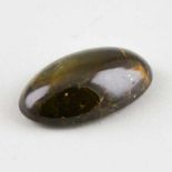 Grünes Turmalincabochon, 23,72 ct.Oval mit natürlichen Einschlüssen.