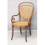 Gebrüder Thonet"Fauteuil Nr. 12". Bugholzgestell mit Armlehnen, Sitzfläche und Rückenlehne mit