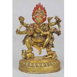 Skulptur des "Yamantaka".Feuervergoldete Bronze, 706 g. Detaillierte Ausformung, Kopf mit Resten