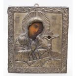 Ikone mit Oklad (Russland, 18. Jh.)Gottesmutter mit Christus am Kreuz. Eitempera/Holztafel (zwei