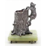Figürliche, russische Vase "Bär an einem Baumstamm".88 zolotnik Silber. Vollplastisch gearbeitet.