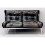 Rainer, Roland (1910 Klagenfurth - Wien 2004)Zweisitzer-Sofa. Gestell aus poliertem Metall,