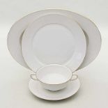 Friedländer, MargueriteVier Suppentassen mit Untertassen, ovale Platte (D. 36x 26 cm) und sechs