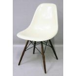 Eames, Charles und Ray (19071978 / 19121988)Sidechair "DSW". Sitzschale aus elfenbeinfarbenem