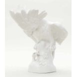 Skulptur eines "Kakadu mit gespreizten Flügeln", Nymphenburg.Weiß. Glasurfehler und kl.
