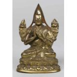 Skulptur des "Atisha".Bronze mit Resten farbiger Bemalung, 328 g. Sitzhaltung in vajrasana, die