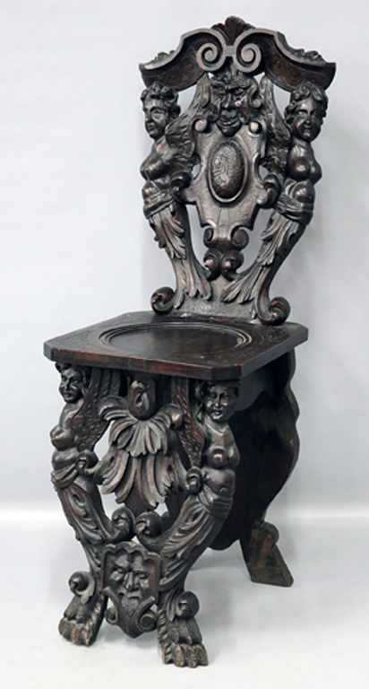 Stuhl im Renaissancestil.Eiche, dunkel gebeizt. Sockelfront und Rückenlehne mit geschnitzten